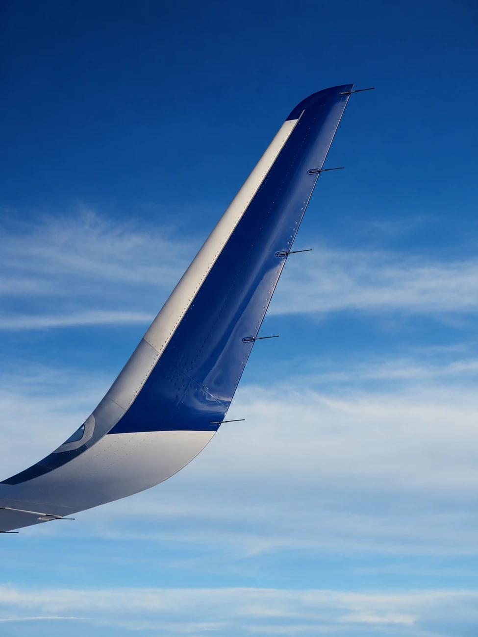 Detalhe da asa de uma aeronave
